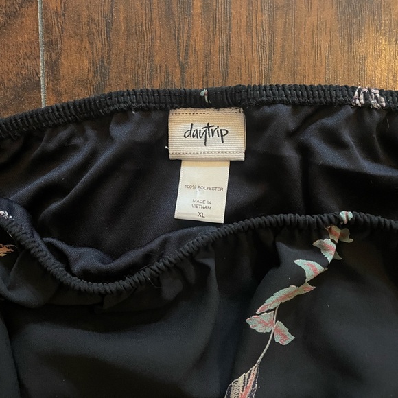 Daytrip off the shoulder floral top - Picture 2 of 3